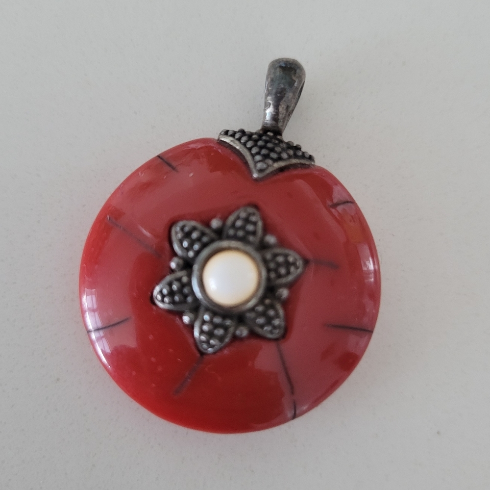 🪭 Enamel & Metal Pendant